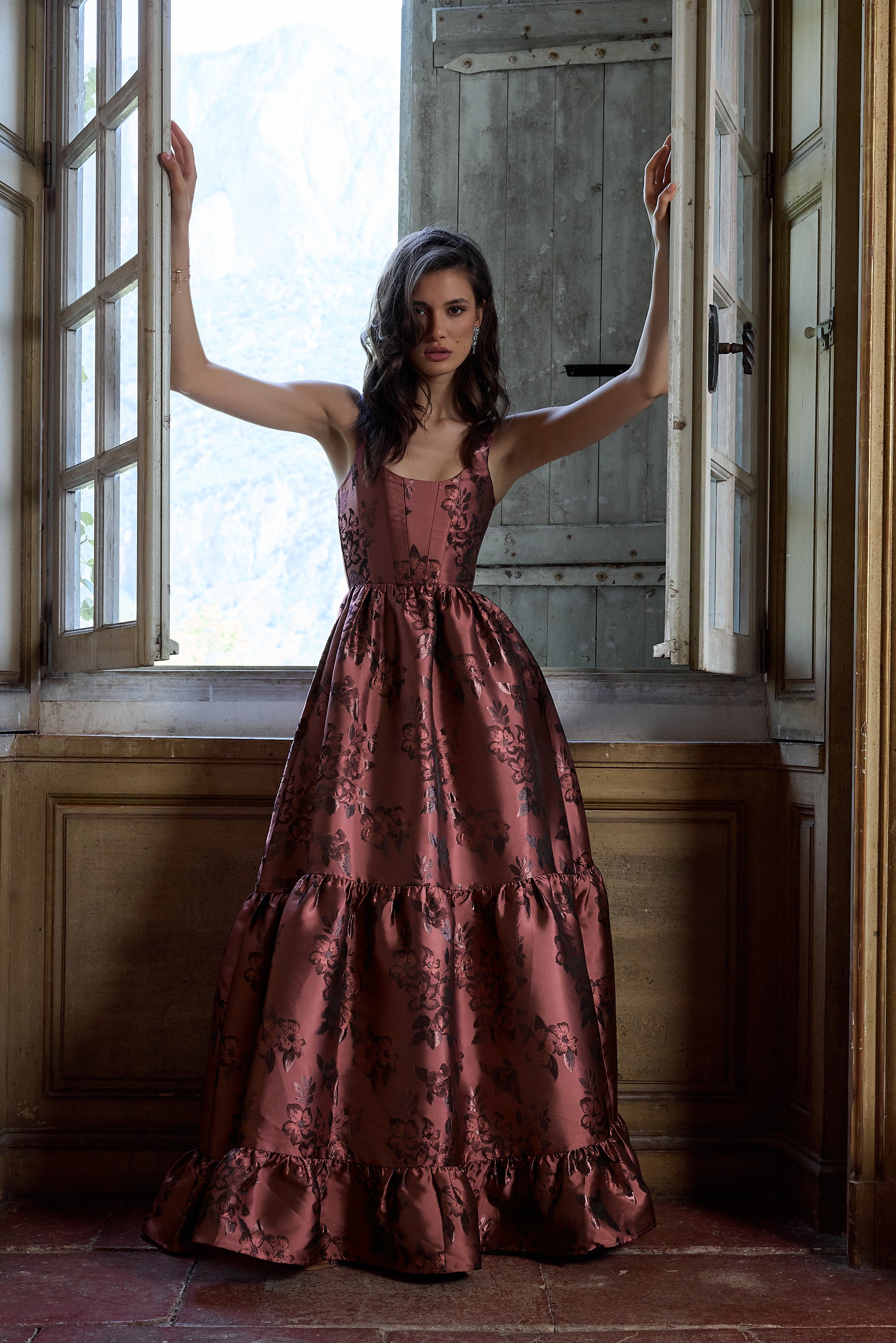 The Avery Dress in Deco Rose Baroque Floral 00 / Deco Rose Baroque Floral The Avery Dress in Deco Rose Baroque Floral 00 / Deco Rose Baroque Floral