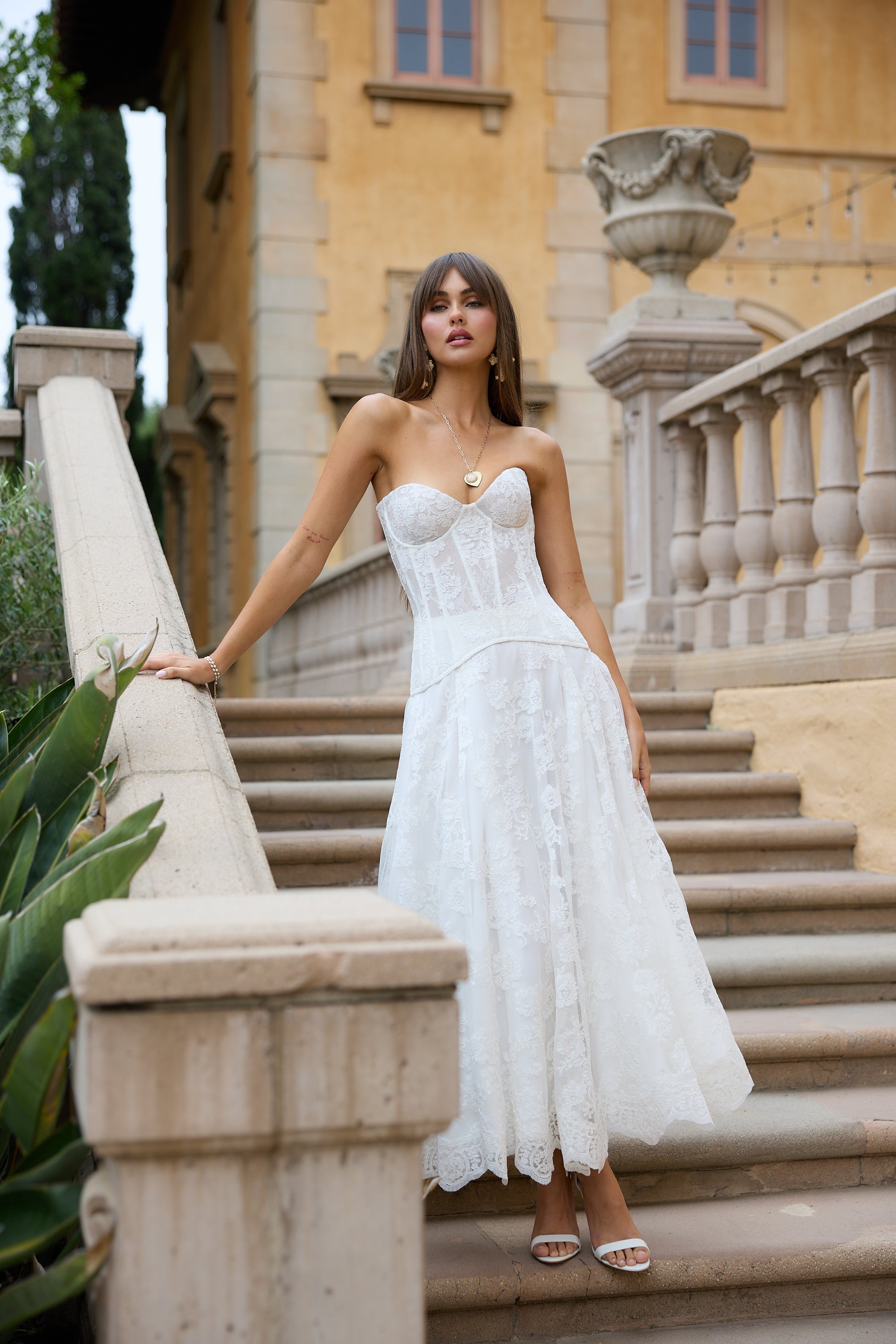 The Carolena Set in White Chantilly Lace 4 / White Chantilly Lace The Carolena Set in White Chantilly Lace 4 / White Chantilly Lace
