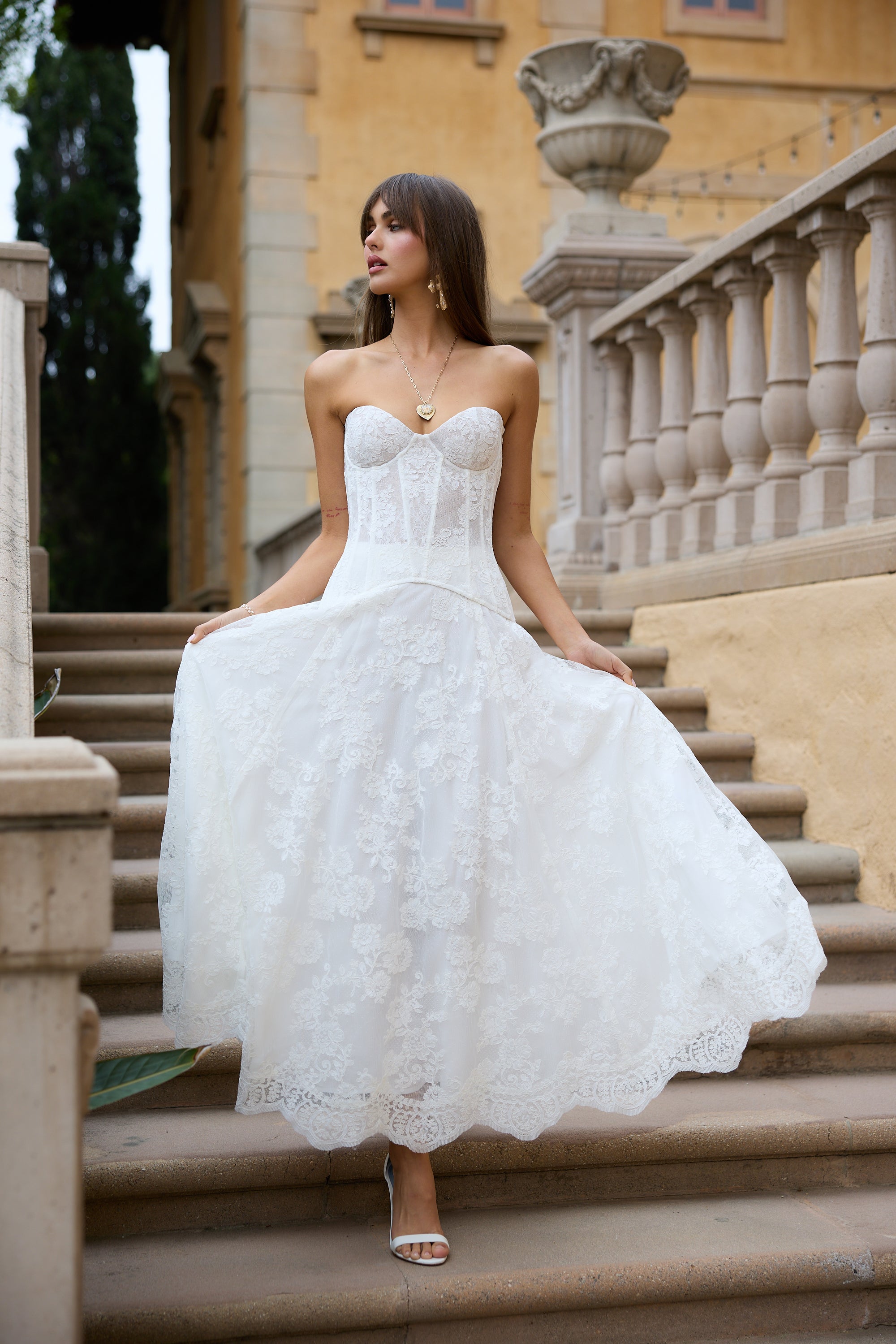 The Carolena Set in White Chantilly Lace 4 / White Chantilly Lace The Carolena Set in White Chantilly Lace 4 / White Chantilly Lace