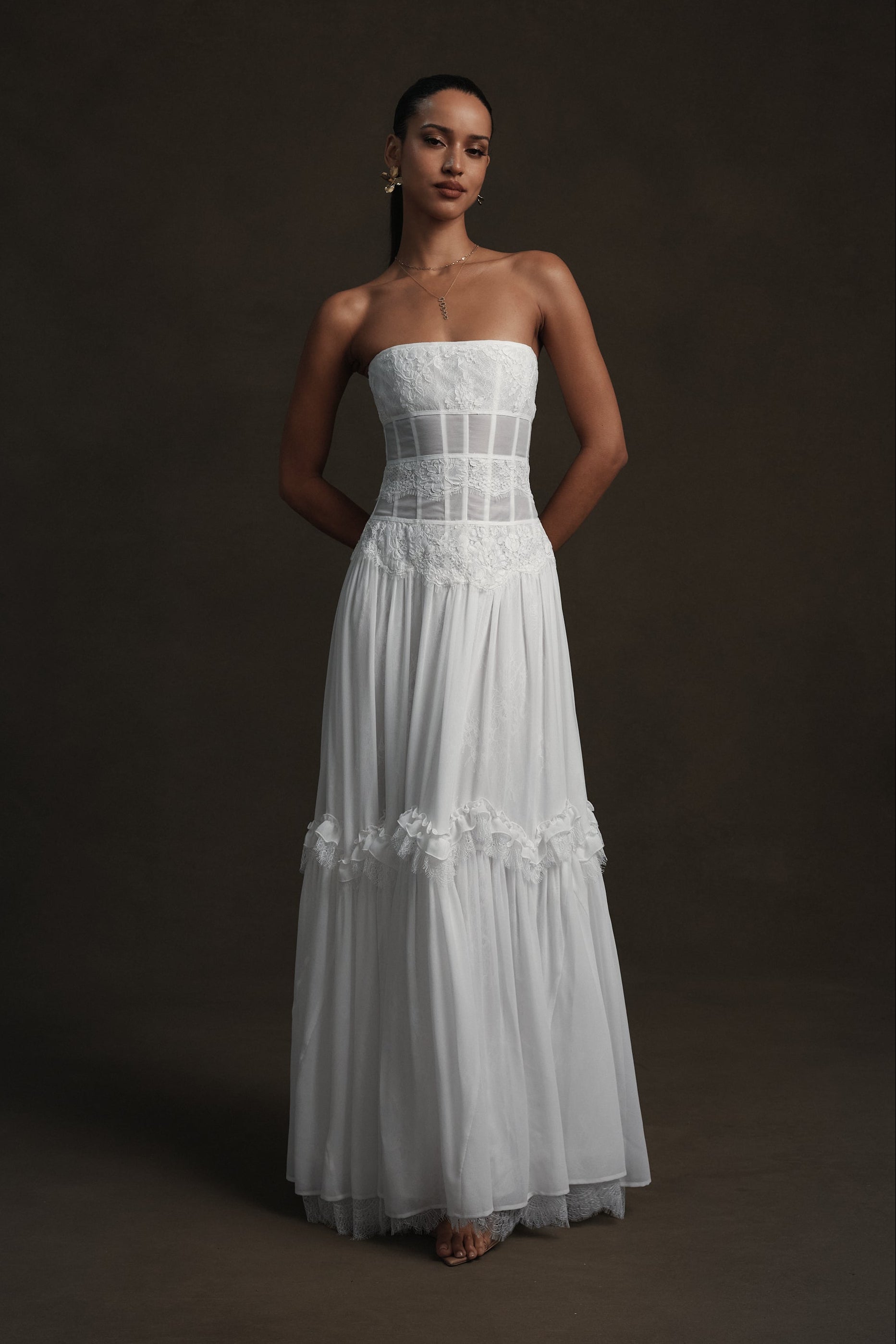 v chapman white dress The Lara in 00 / White Tatiana is 57 and is wearing a size 00 The Vivian Dress in White