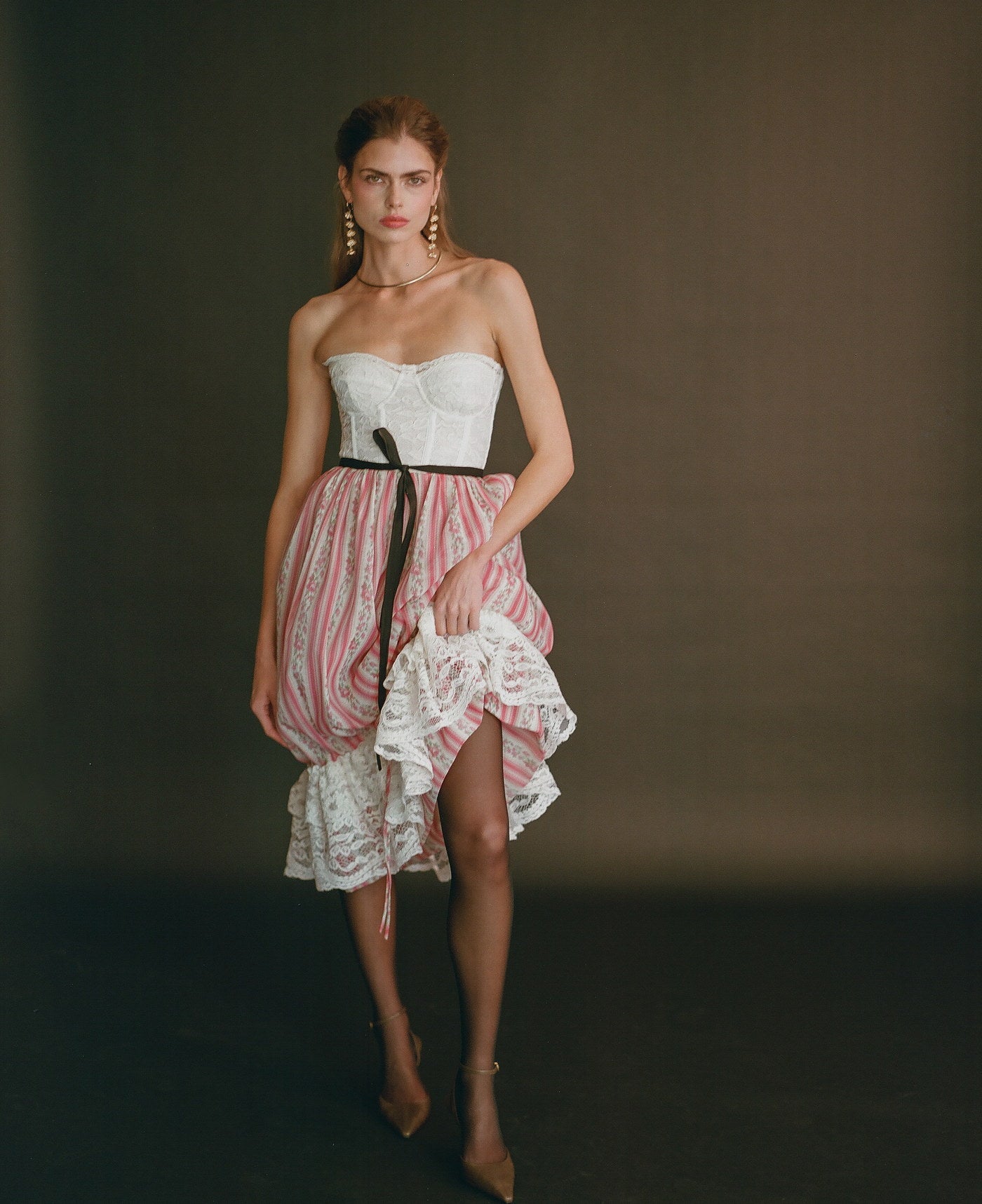 Asymmetric pink and white look